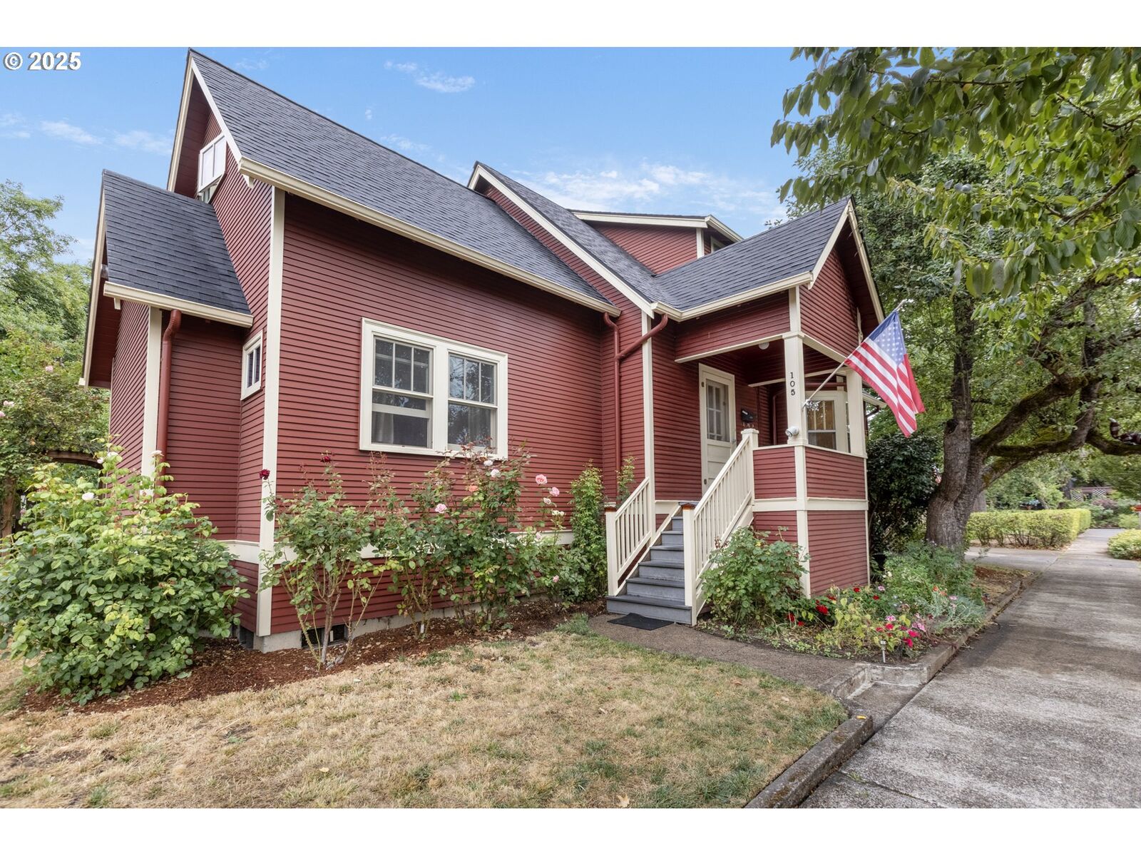 Property Photo:  105 N Adams St  OR 97402 