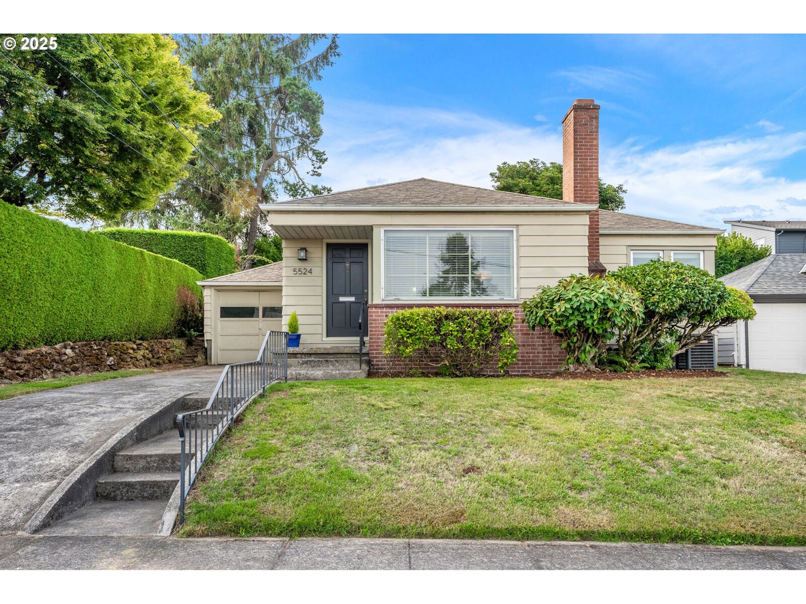 Property Photo:  5524 NE Couch St  OR 97213 