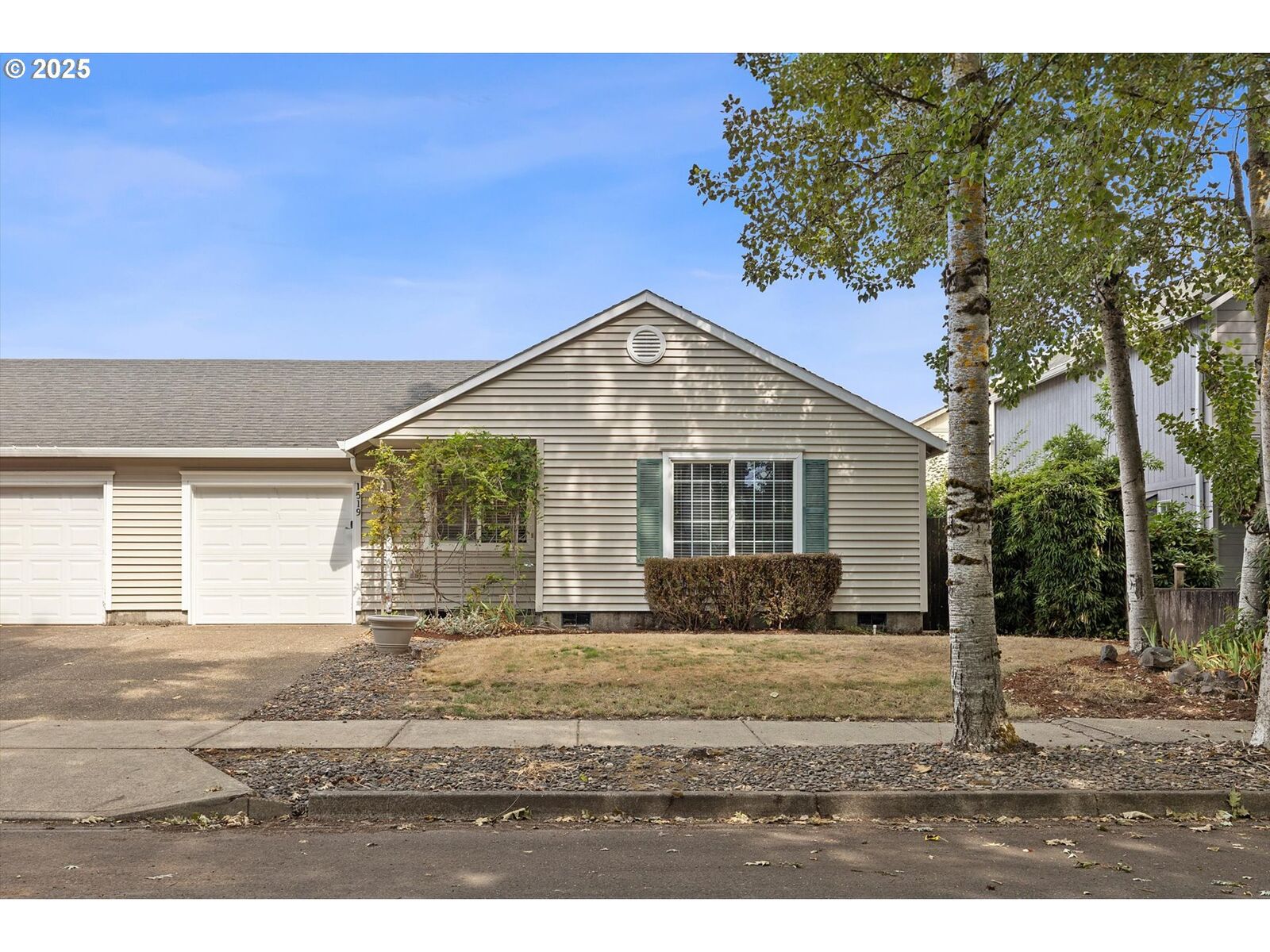 Property Photo:  1519 SW Apperson St  OR 97128 
