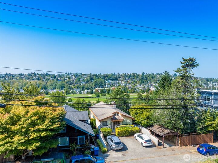 Property Photo: 2552 14th Avenue W 202 WA 98119