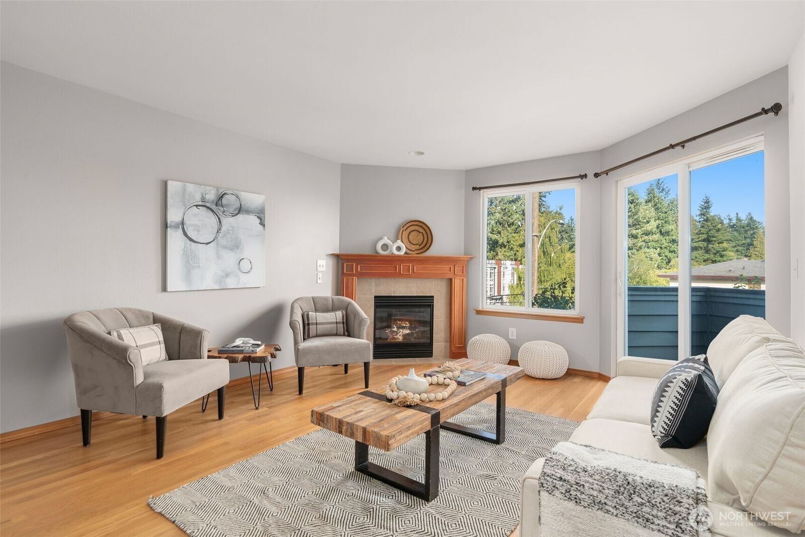 Property Photo:  13709  Greenwood Avenue N  WA 98133