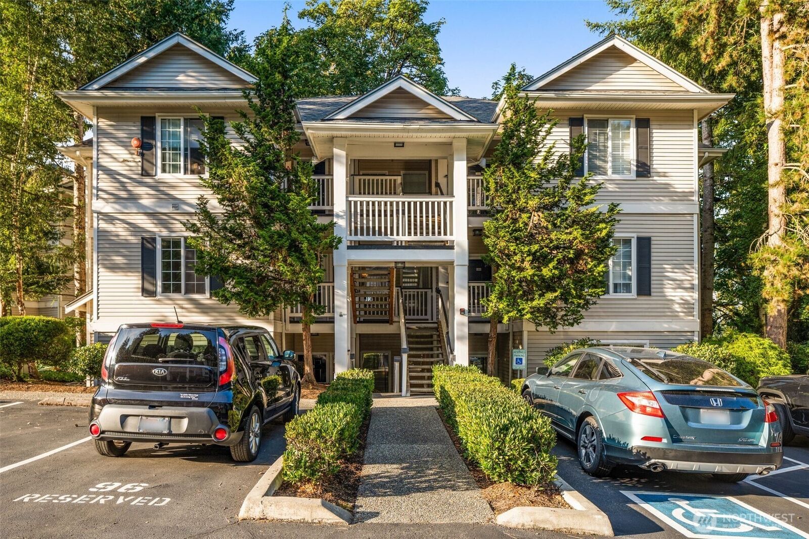 Property Photo: 12120 NE 172nd Place L201 WA 98011