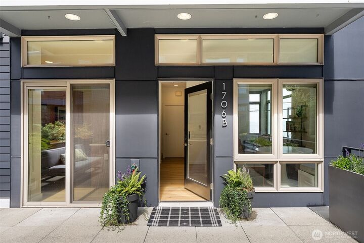 Property Photo:  1706  Alki Avenue SW B  WA 98116 