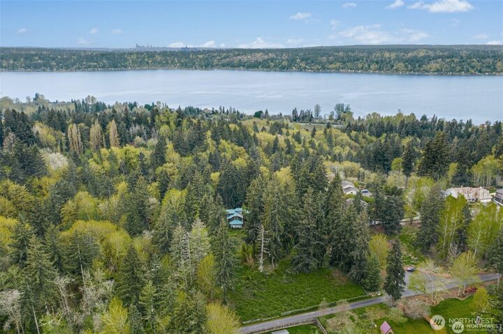 Property Photo:  505  208th Avenue SE  WA 98074 