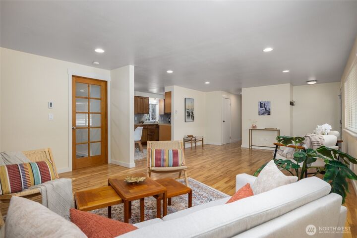 Property Photo:  611  Whatcom Street  WA 98257 