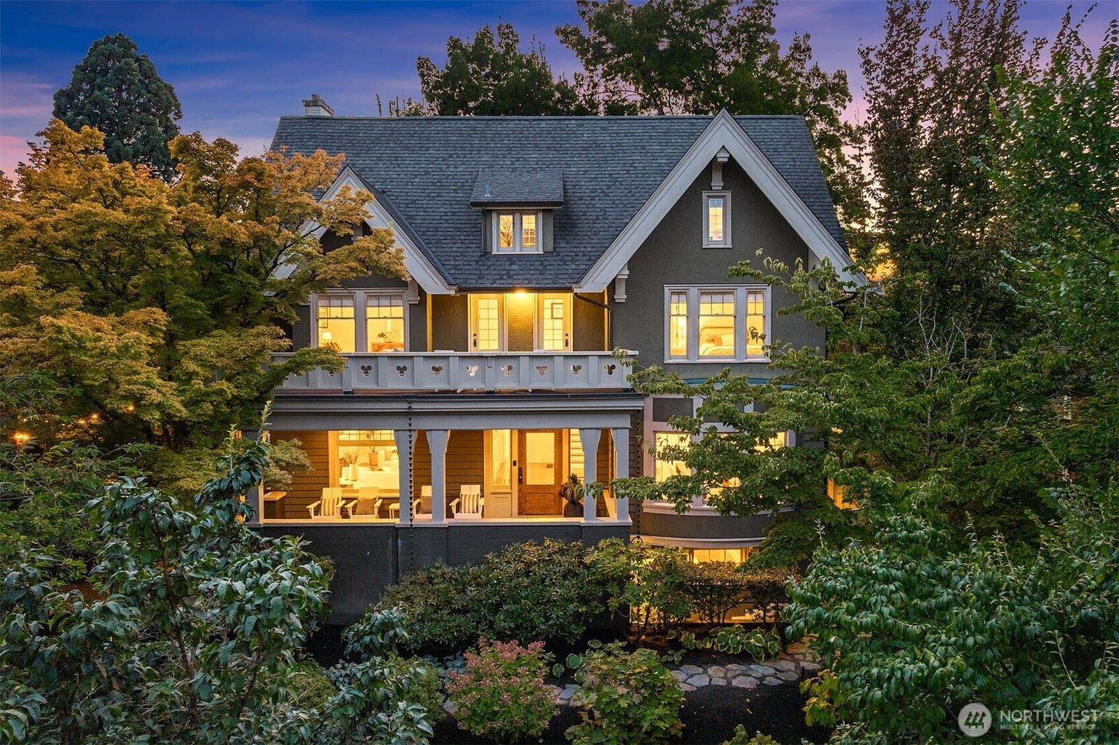 Property Photo:  1129  22nd Avenue E  WA 98112 