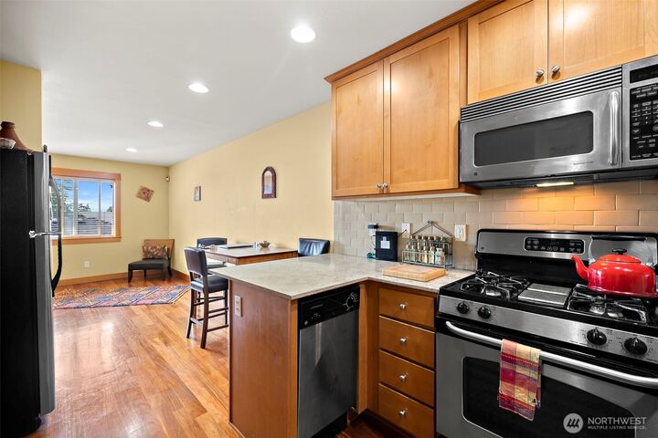 Property Photo:  6518  42nd Avenue SW B  WA 98136 