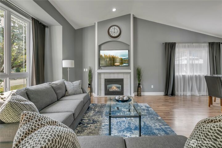 Property Photo: 21646 SE 239th Place WA 98038