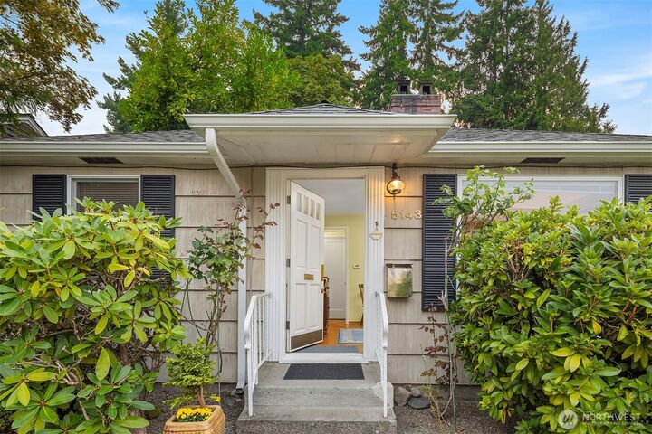 Property Photo:  5143  48th Avenue NE  WA 98105 