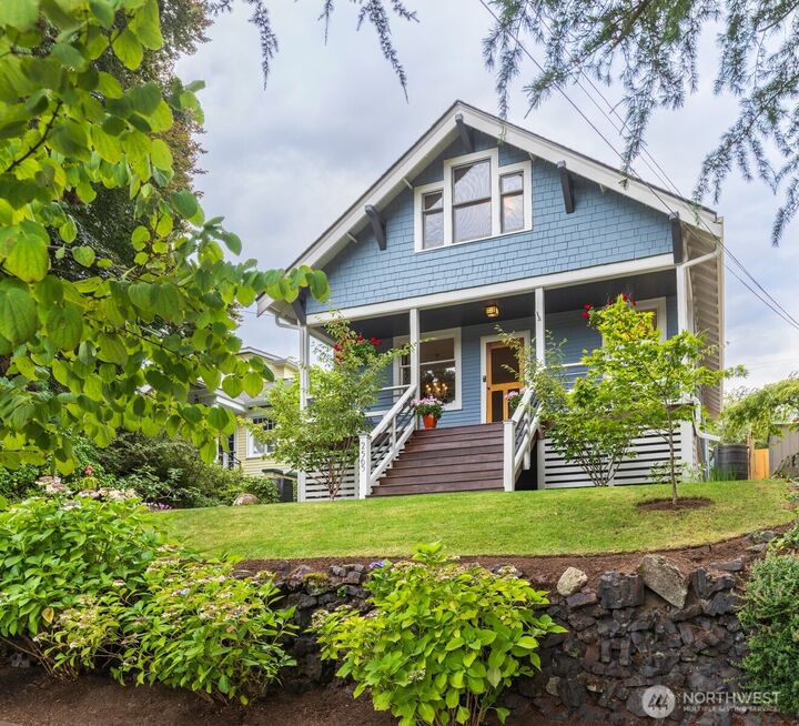 Property Photo: 2565 4th Avenue W WA 98119