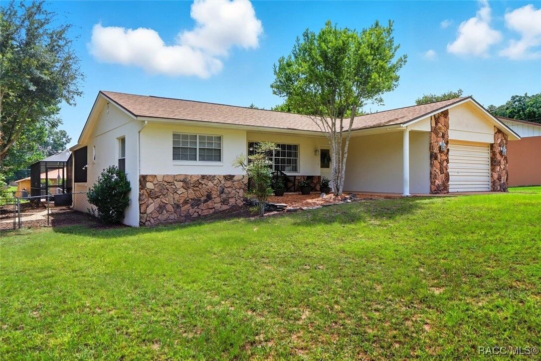 Property Photo: 305 Edison Street FL 34452