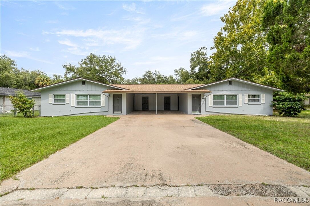 Property Photo: 323 & 325 N Lochview Terrace FL 34429