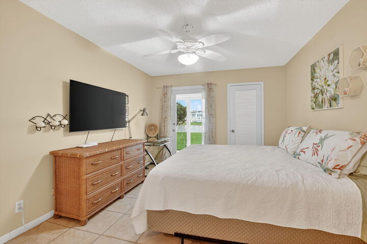 Property Photo:  1049 Wolverton C  FL 33434 