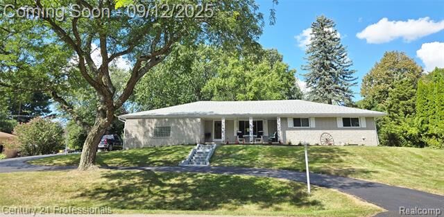 Property Photo: 650 Longford Drive MI 48309
