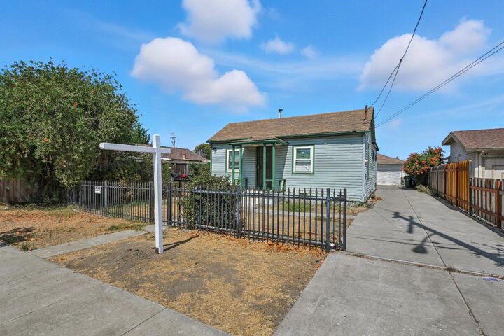 Property Photo:  37136 Magnolia Street  CA 94560 