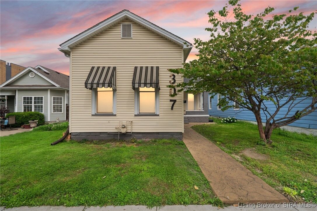 Property Photo:  307 E Maple Street  IN 47130 