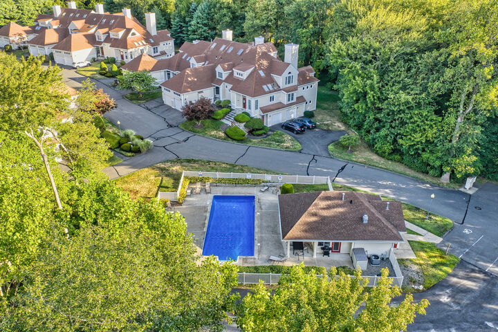 Property Photo:  244 Summerfield Gardens 244  CT 06484 