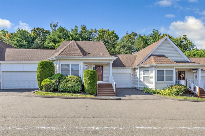 Property Photo:  244 Summerfield Gardens 244  CT 06484 