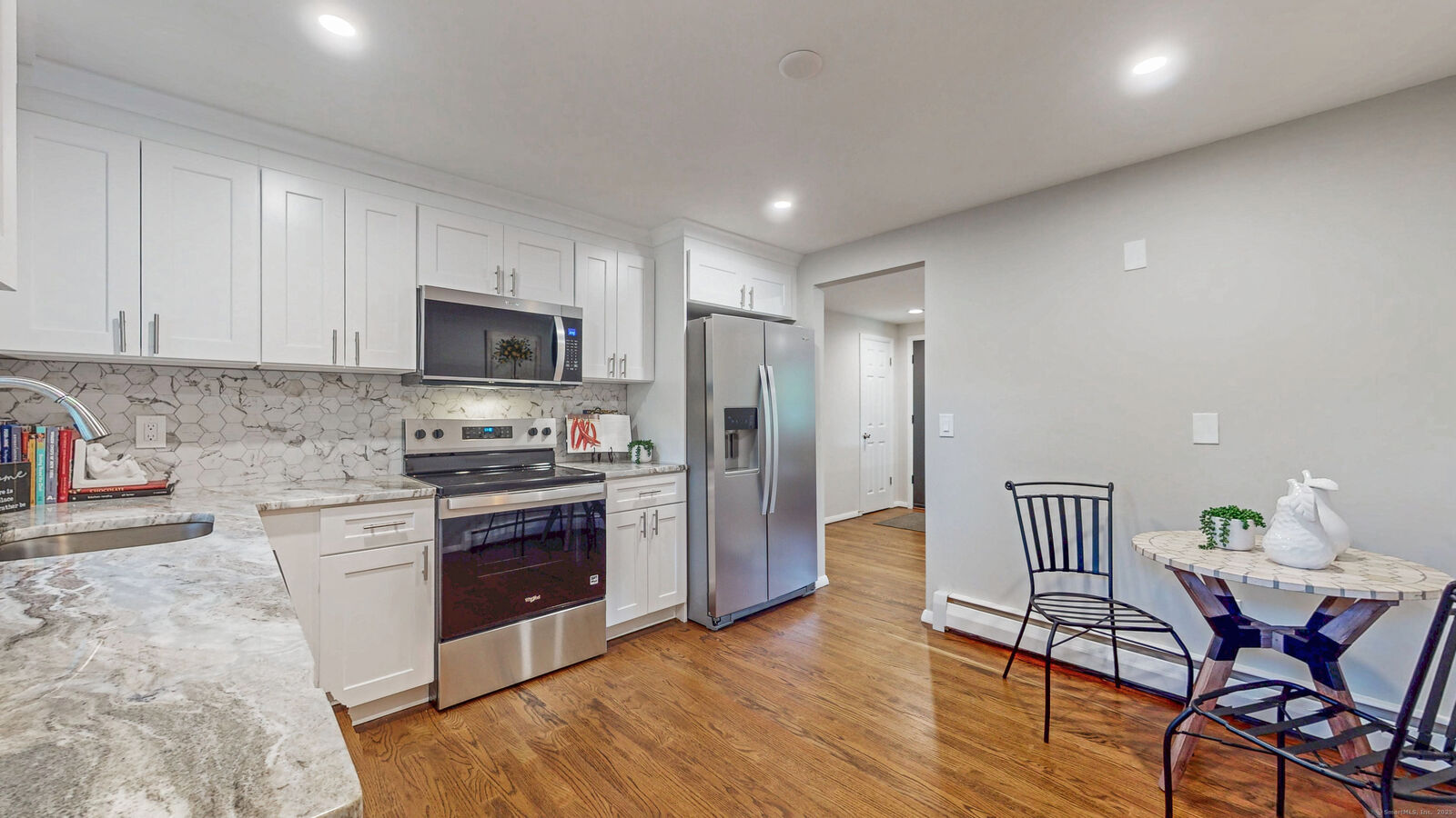 Property Photo:  54 Red Top Drive  CT 06110 