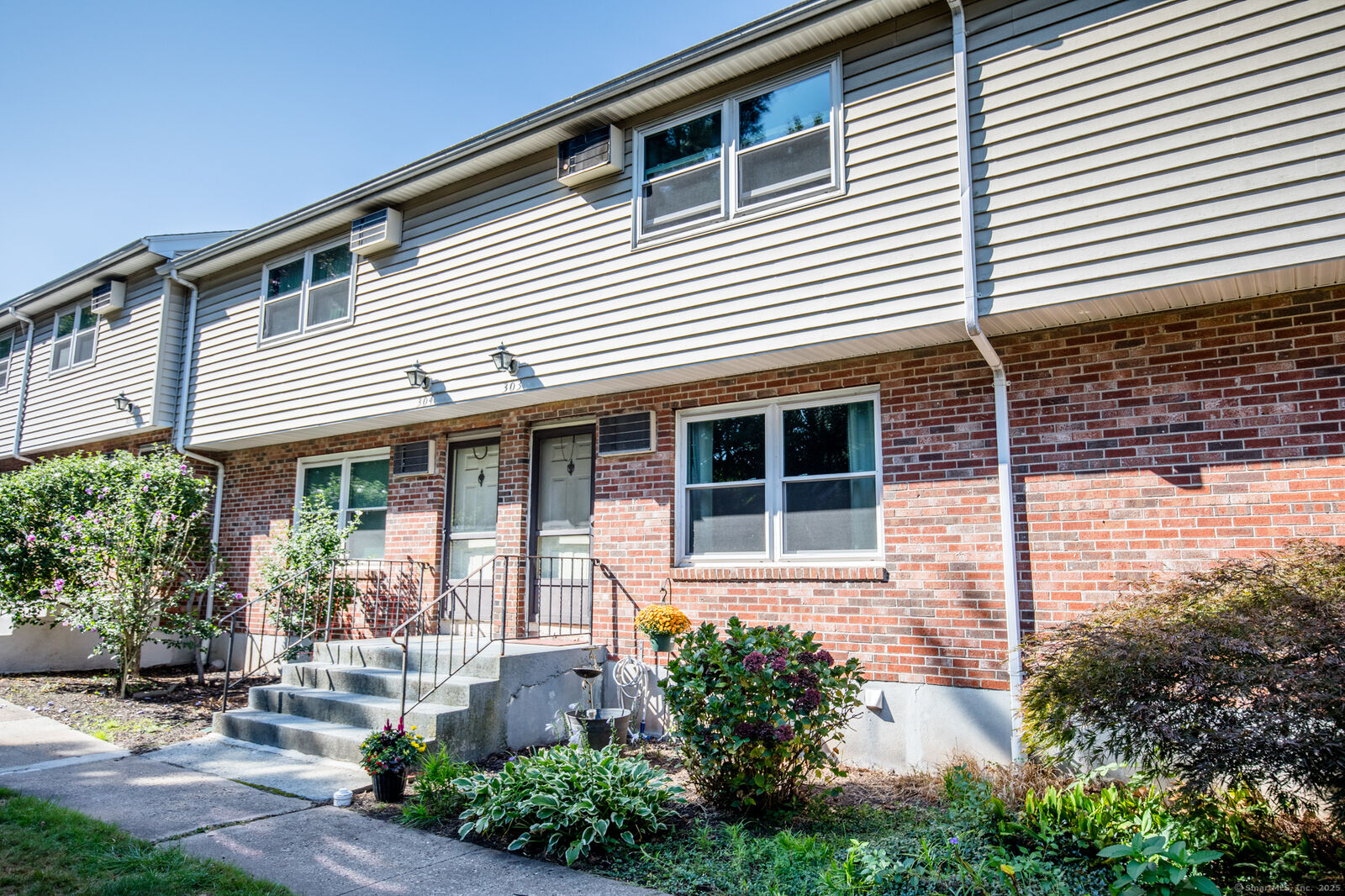 Property Photo:  303 Blackstone Village 303  CT 06450 