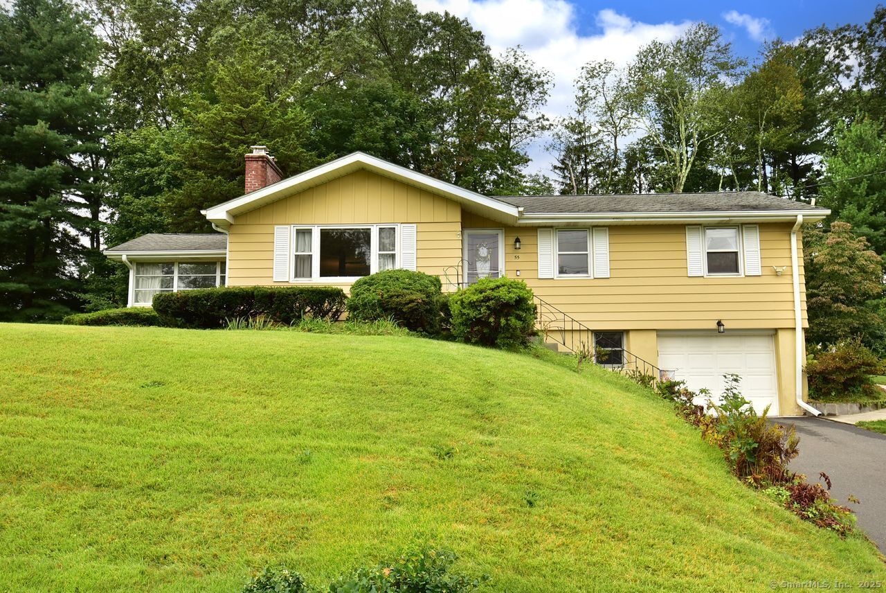 Property Photo:  55 Hillside Manor Avenue  CT 06066 
