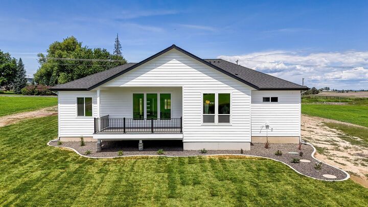 Property Photo: 8521 W Dahl Rd WA 99006