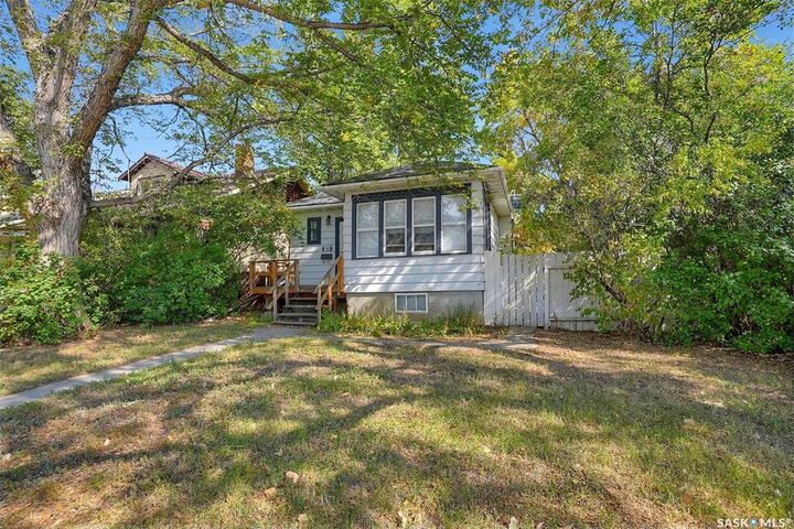 Photo de la propriété:  1343 Elphinstone Street  SK S4T 3M5 