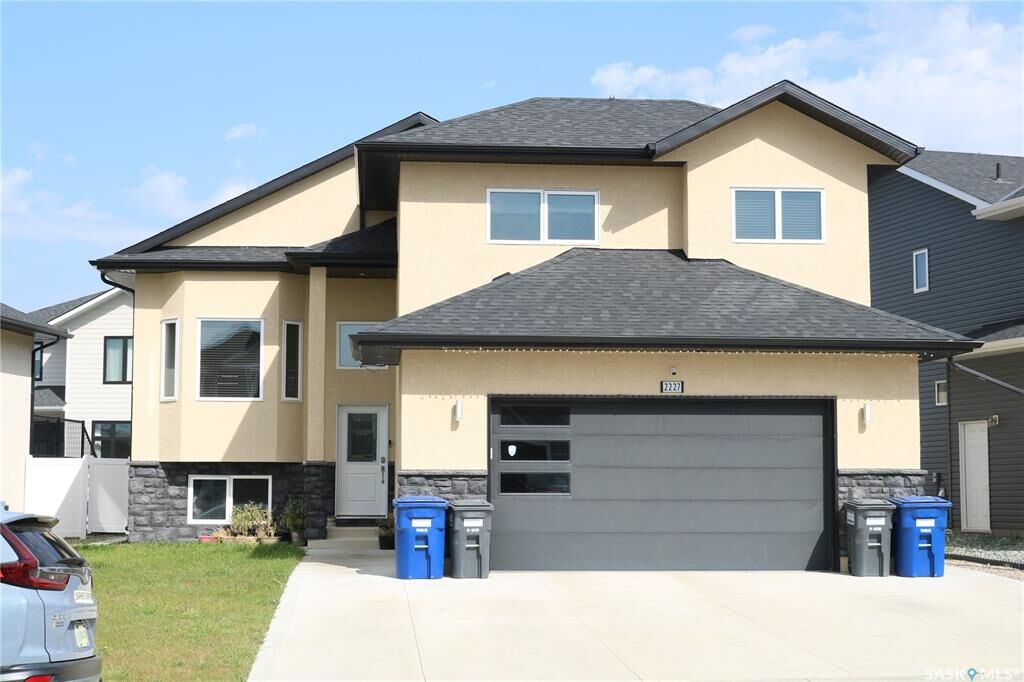 Property Photo: 2227 Rosewood Drive SK S7V 0R9