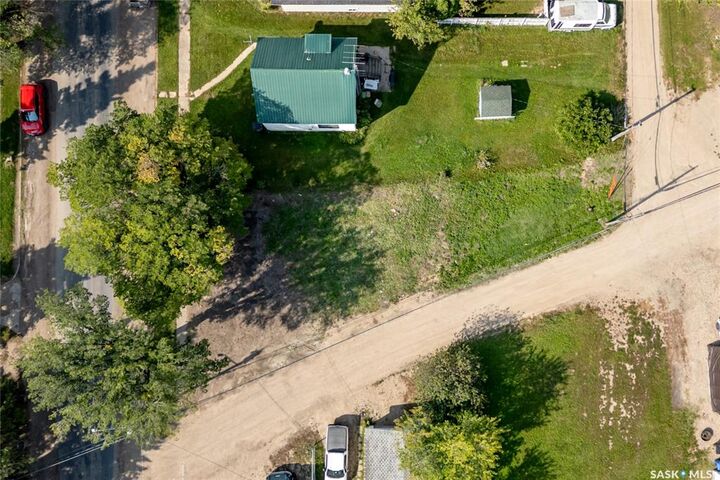 Property Photo:  302 Burrows Avenue W  SK S0E 1A0 