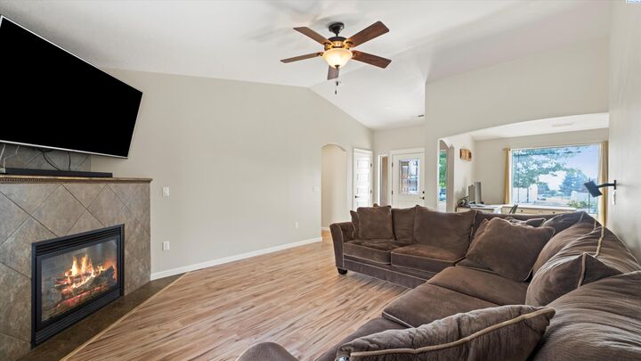 Property Photo:  6307 Pimlico Dr  WA 99301-6038 
