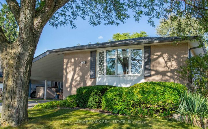 Property Photo:  793 Central Park Boulevard N  ON L1G 6B2 