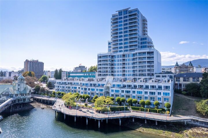 Property Photo: 38 Front St Th25 BC V9R 0B8