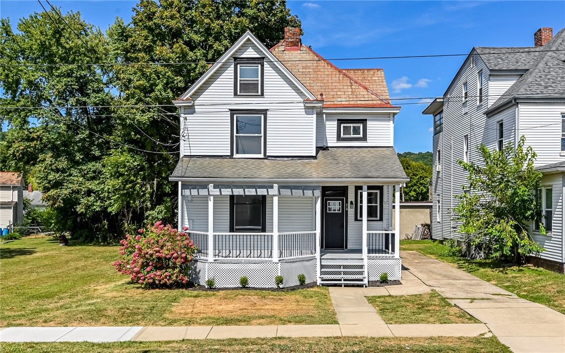 Property Photo: 219 W Grandview Ave PA 16063
