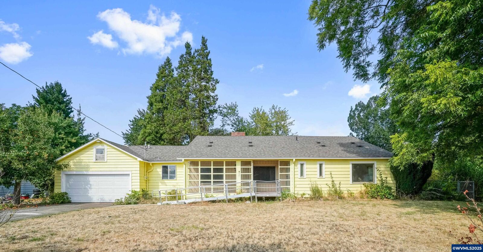 Property Photo: 521 Chemawa Rd N OR 97303