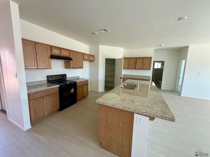 Property Photo: 7299 E 44 Ln AZ 85365