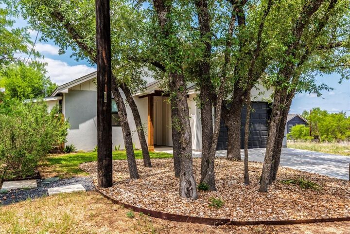 Property Photo: 638 Oak Lane TX 78657