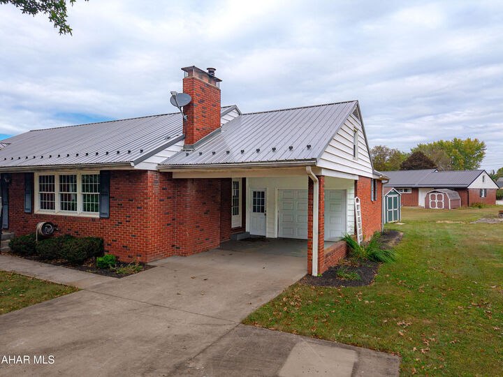 Property Photo: 168 Shawnee Circle PA 15522