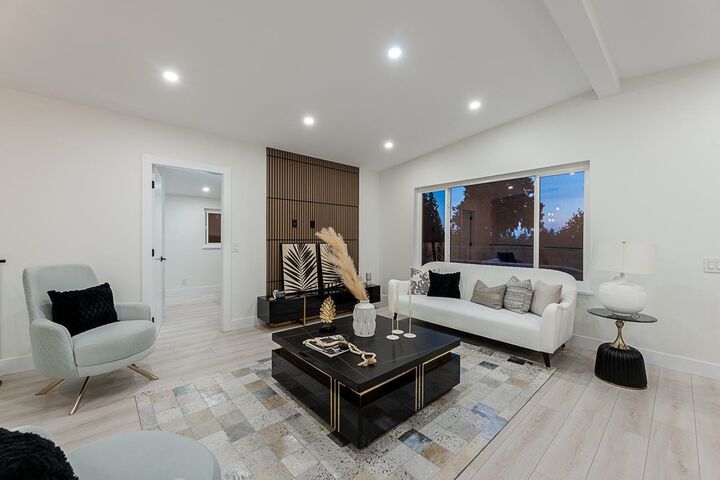 Property Photo:  531 Greenway Avenue  BC V7N 3C9 
