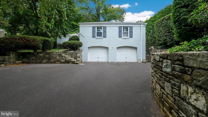 Property Photo: 1810 Hemlock Cir PA 19001