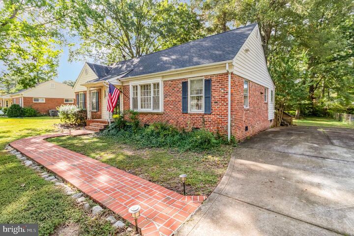 Property Photo: 11405 Blendon Lane VA 23238