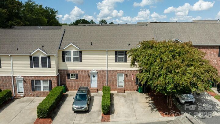 Property Photo:  7020 Walnut Ridge Court  NC 28217 
