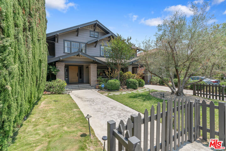 Property Photo:  676 S Bronson Ave  CA 90005 