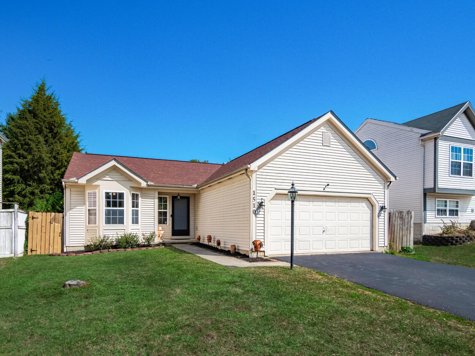 Property Photo:  1510 Halfhill Way  OH 43207 