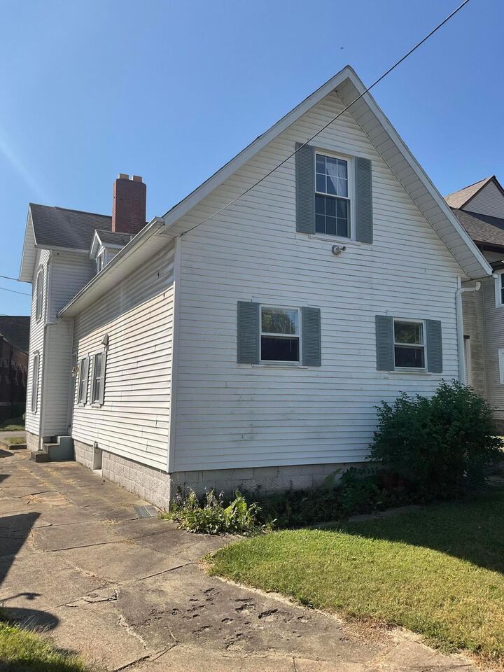 Property Photo: 140 W Locust Street OH 43055