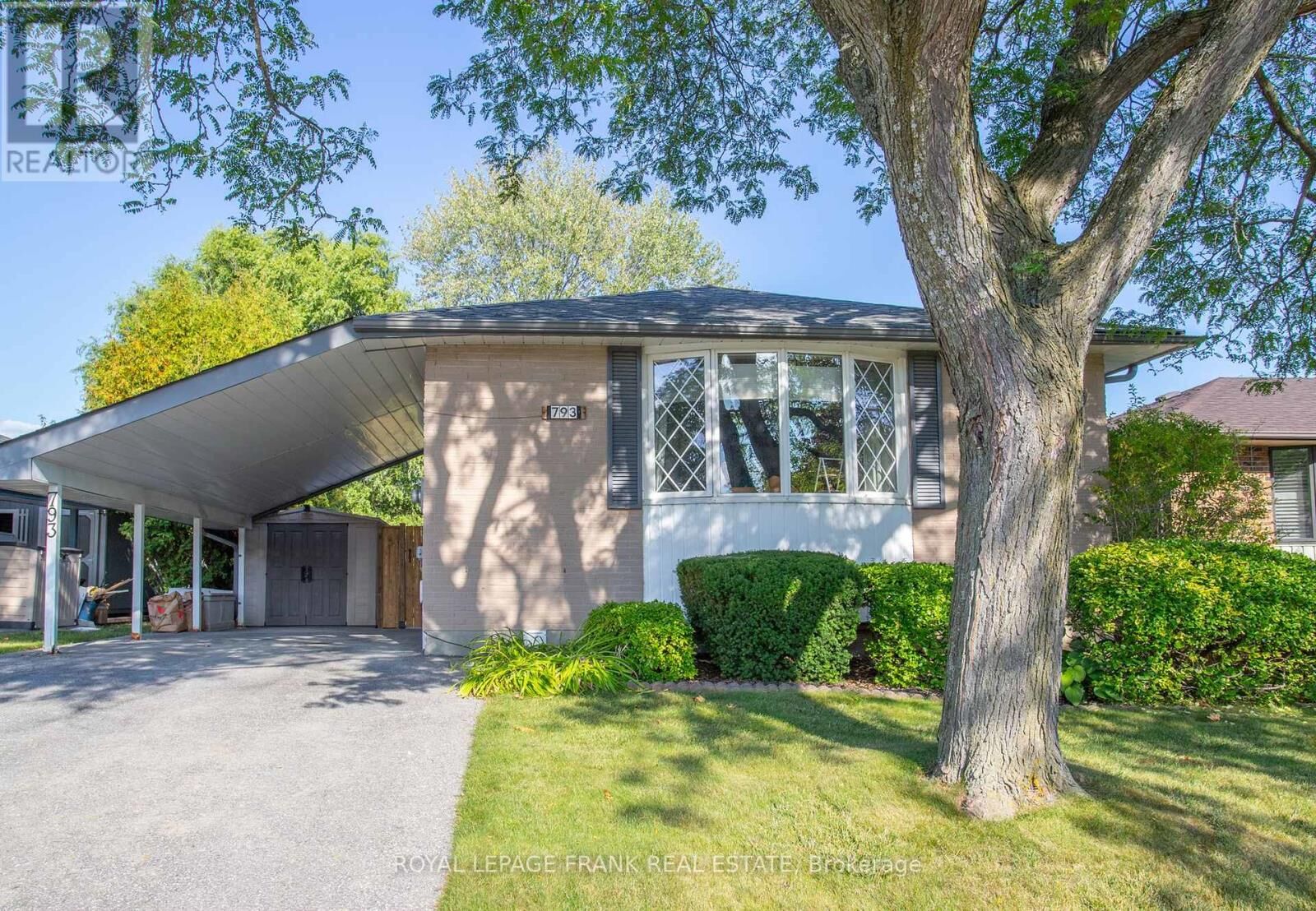 Property Photo:  793 Central Park Boulevard North  ON L1G 6B2 