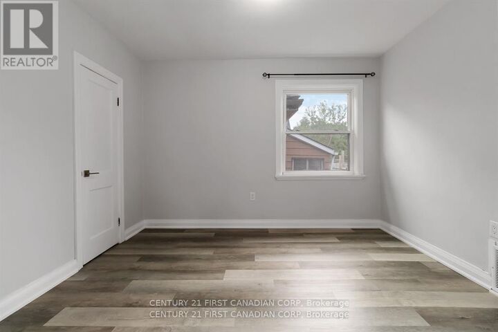 Property Photo:  310 St Paul Avenue  ON N3R 4M8 