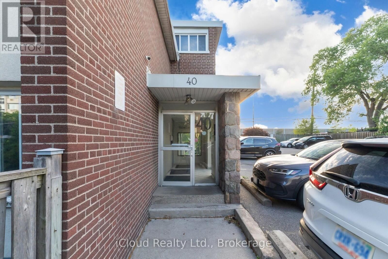 Property Photo:  40 Rabbit Lane 10  ON M9B 5S6 