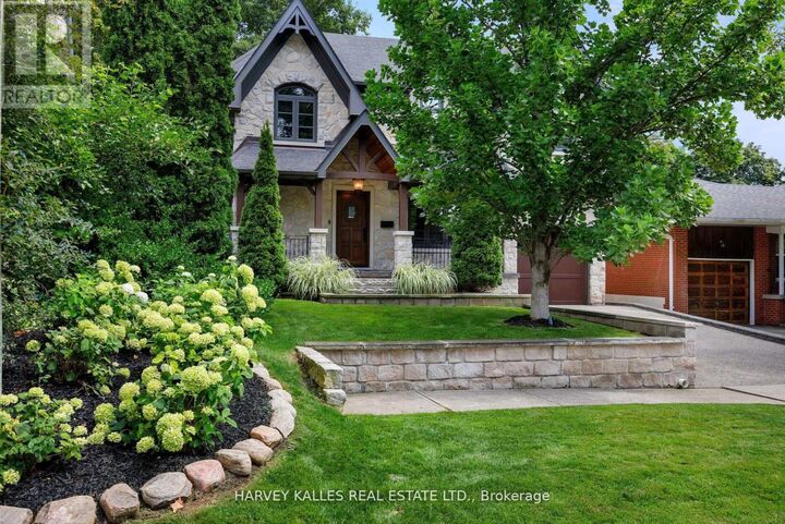 Photo de la propriété: 38 Westmount Park Road ON M9P 1R6