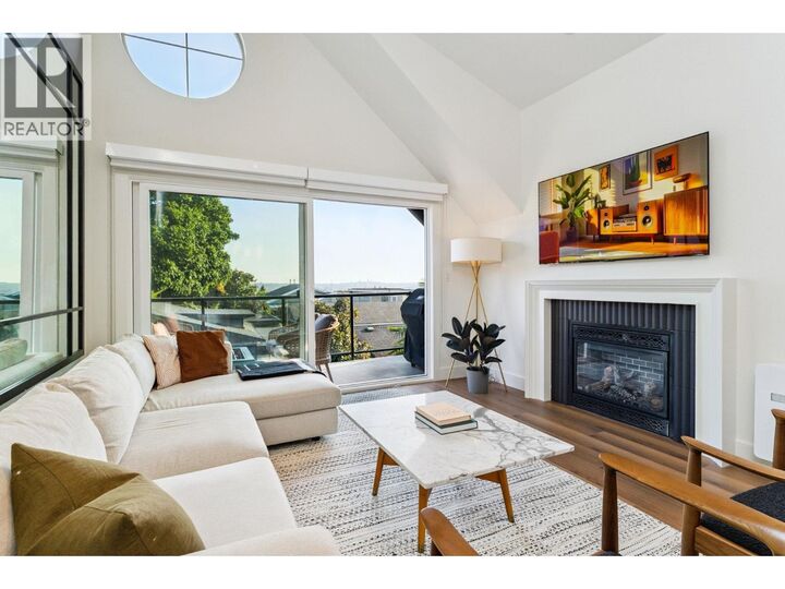 331 East 8th Street  North Vancouver BC V7L 1Z2 photo