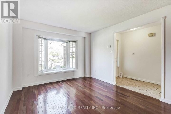 Property Photo: 32 Lawndale Crescent ON L6S 3L4